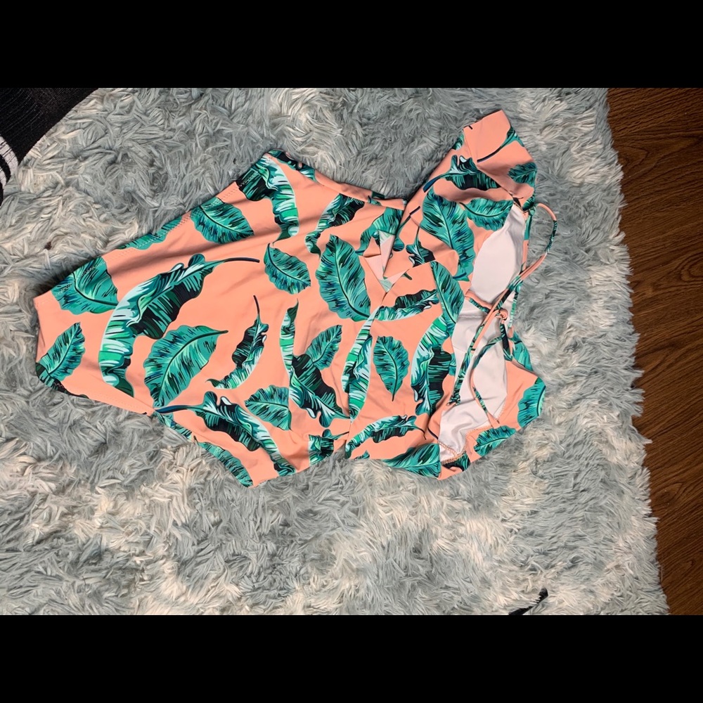 Coral/pink bathing suit